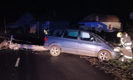 Villanyoszlopnak ütközött Kétegyházán