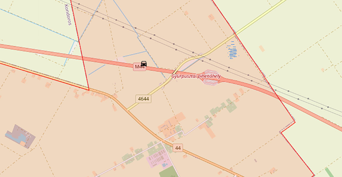 Útzár az M44-esen, négy autó karambolozott