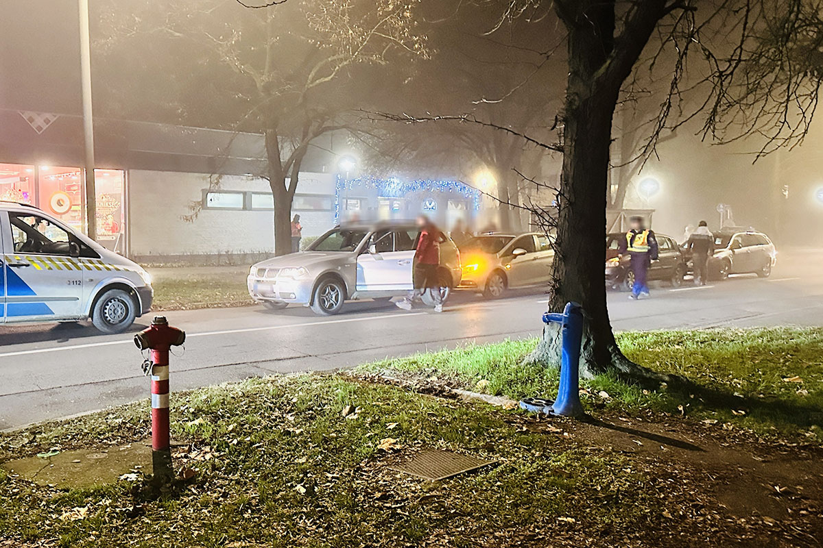 Négy személyautó ütközött össze Békéscsabán, torlódás alakult ki az érintett útszakaszon