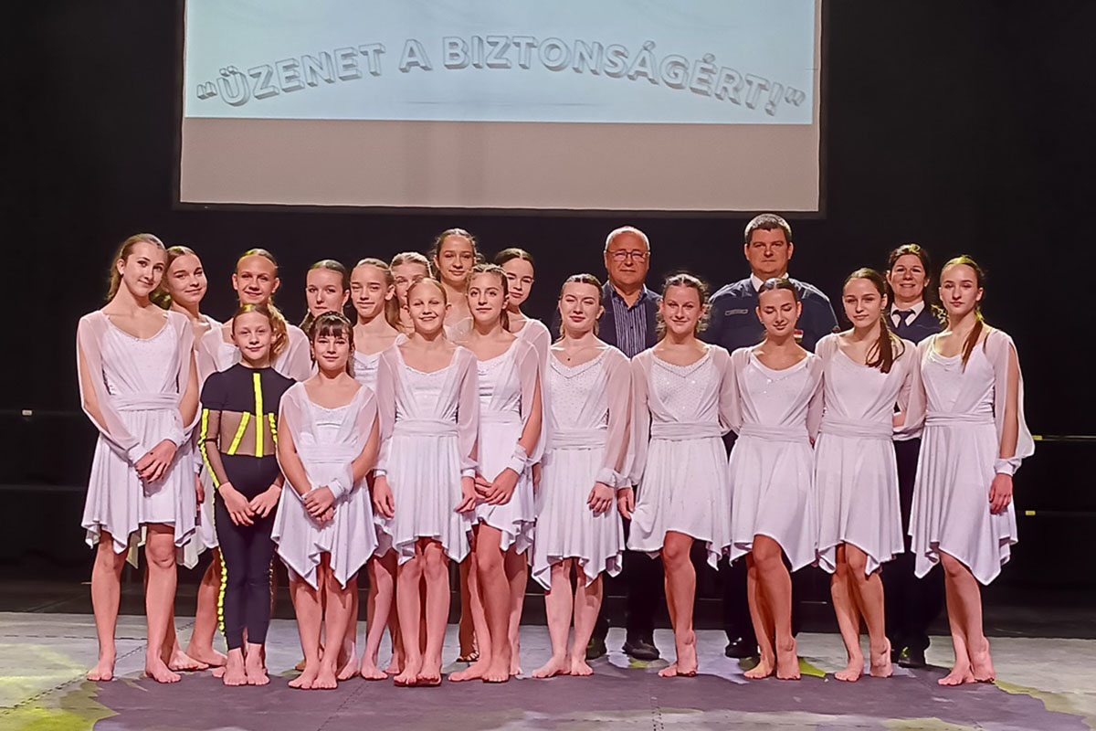 Tánccal üzentek a biztonságos közlekedésért Békéscsabán