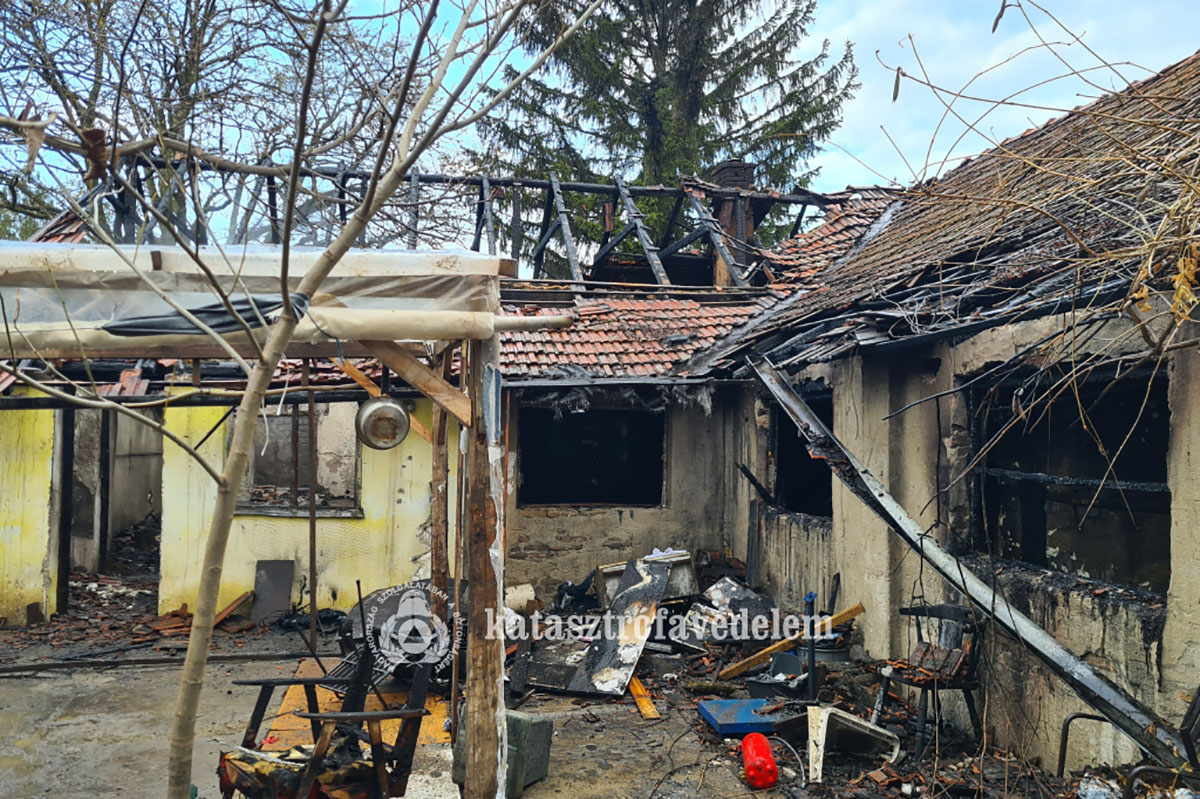 Tűz következtében lakhatatlanná vált egy családi ház Kunágotán
