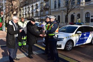 elismerést kaptak a rendőrök