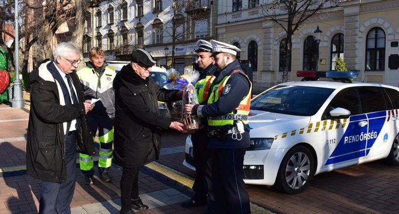 elismerést kaptak a rendőrök