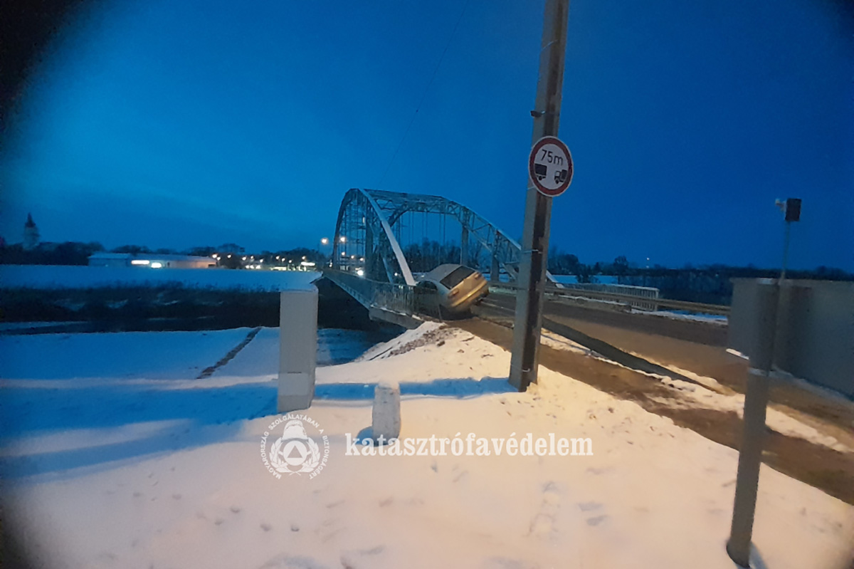 Szalagkorlátnak ütközött