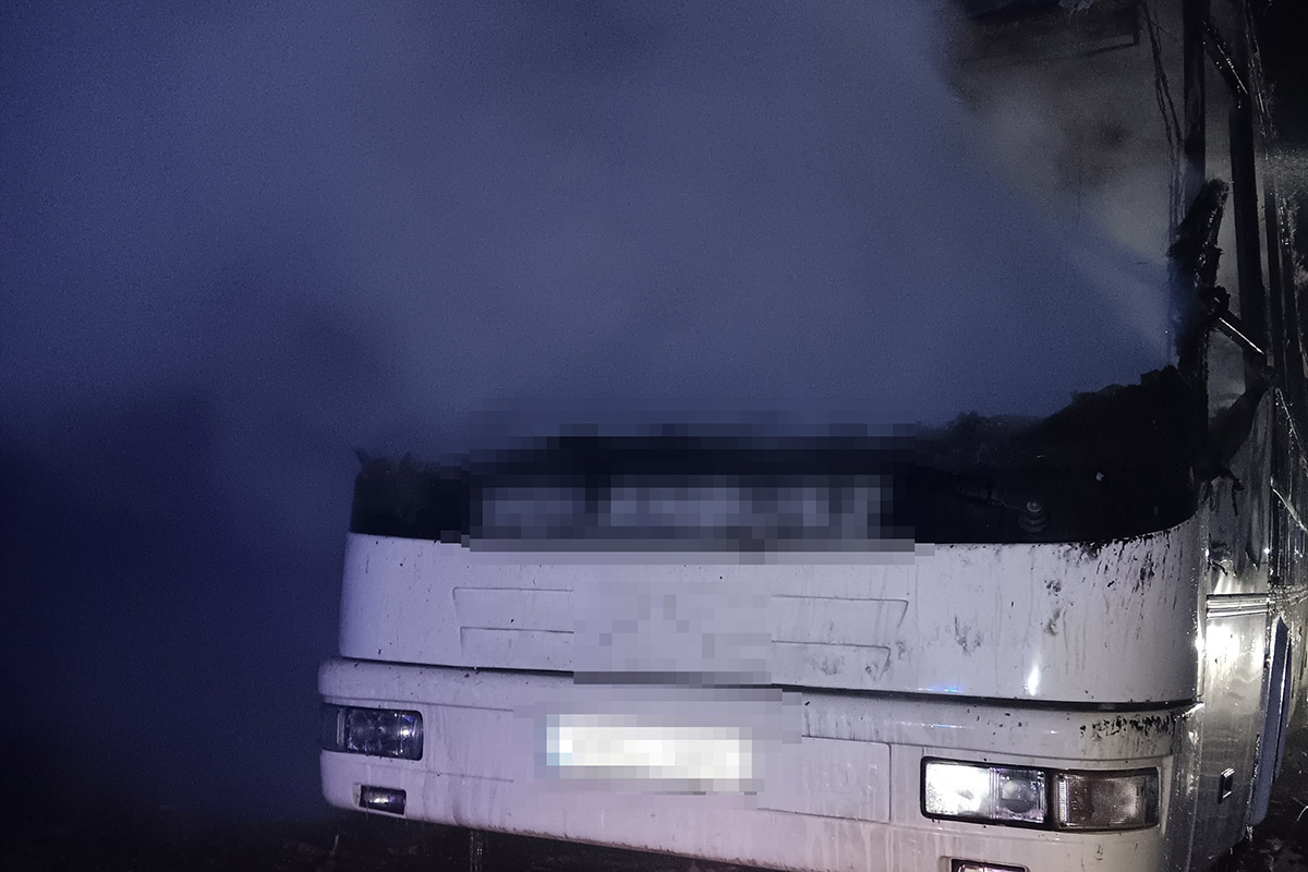 kiégett busz Dobozon