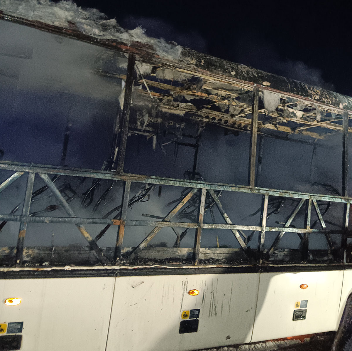 kiégett busz Dobozon