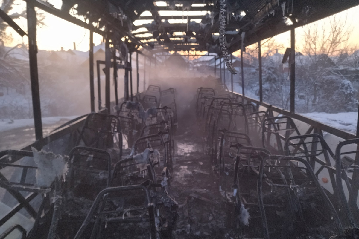 kiégett busz Dobozon