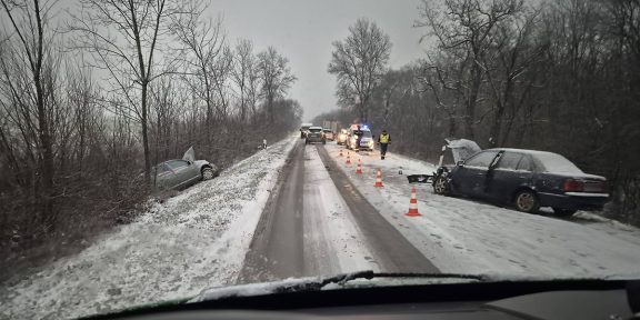 Frontális baleset történt Doboz és Sarkad között