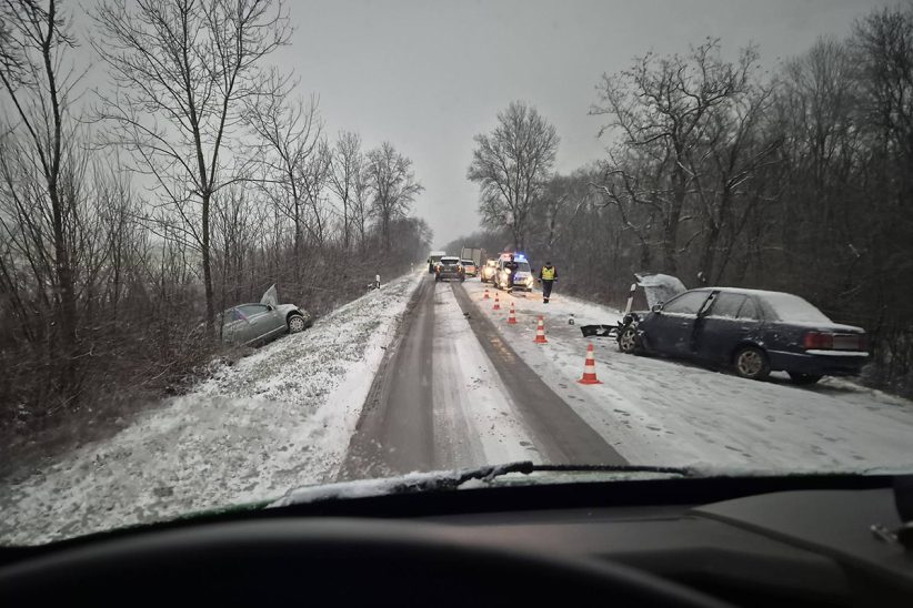 Frontális baleset történt Doboz és Sarkad között