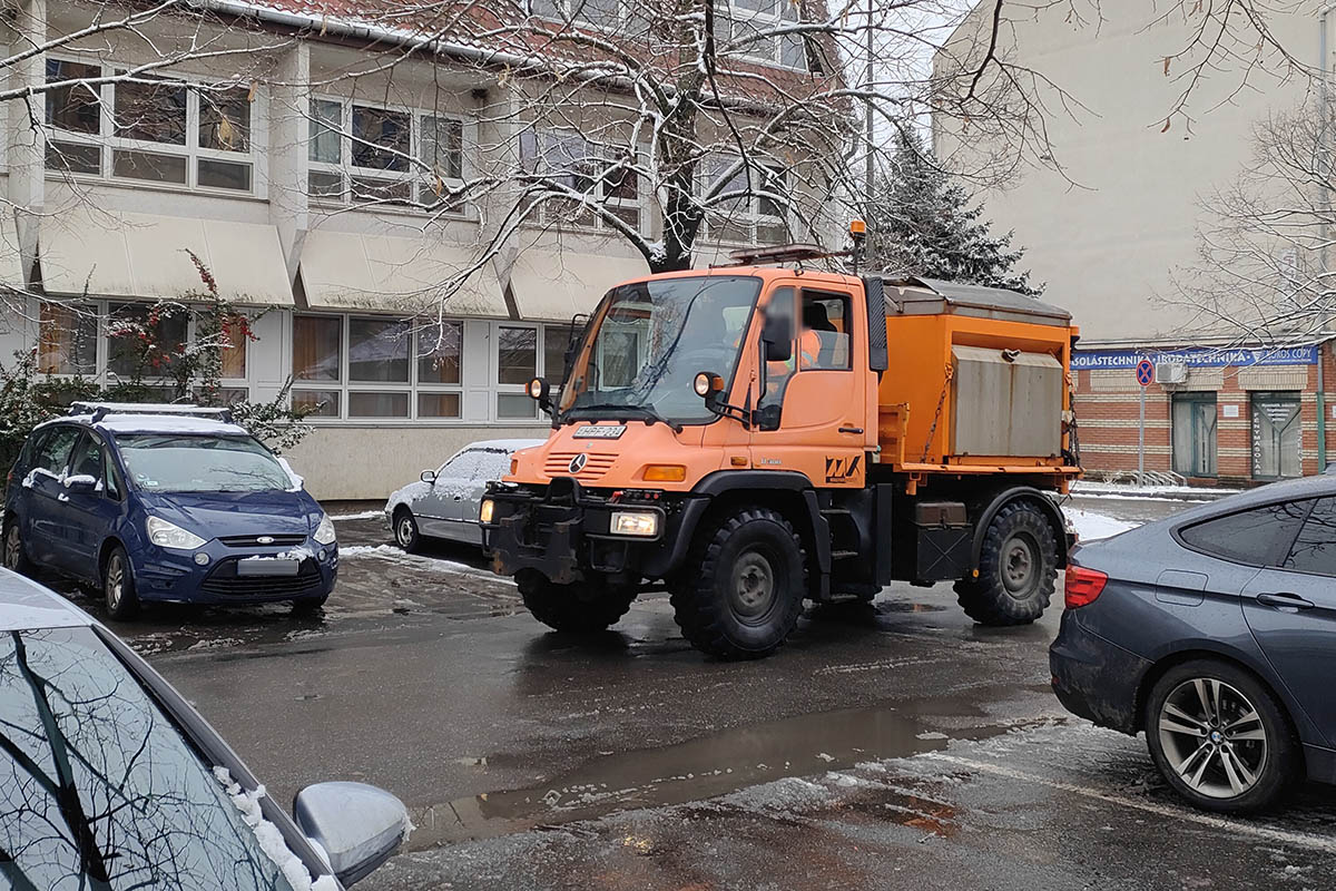 Operatív Törzs: teljes kapacitással dolgoznak a közútkezelők, a katasztrófavédelem, a mentők és a hatóságok a havazás miatt