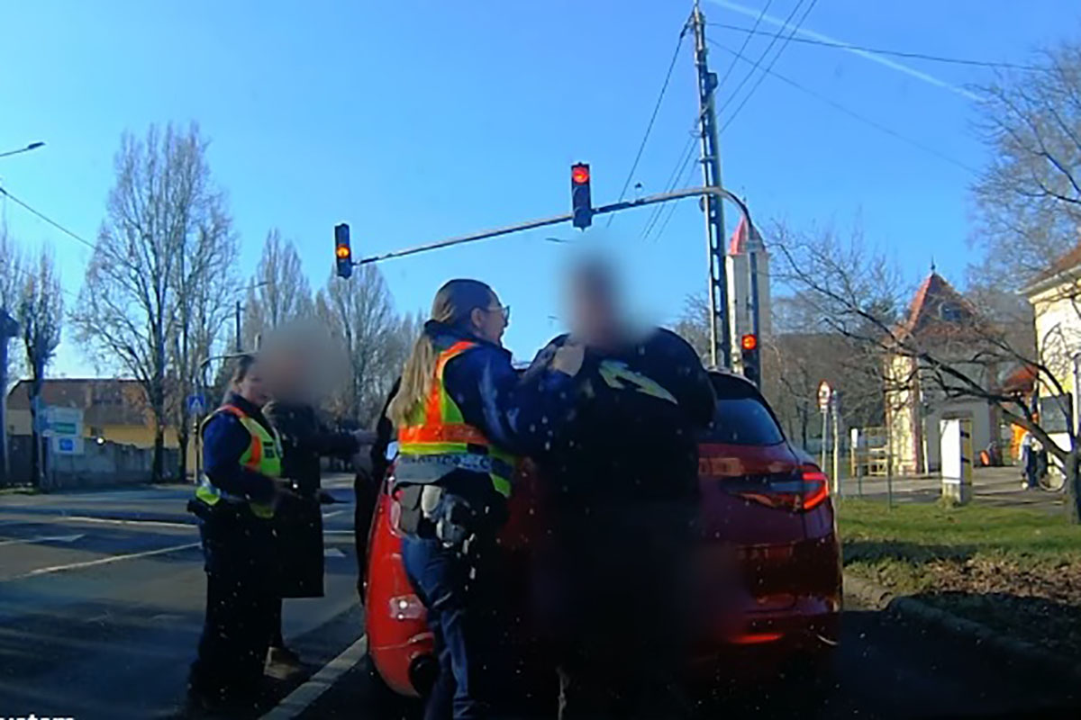 120 km/órával hajtott át a piroson, majd menekült a rendőrök elől egy autós Békéscsabán