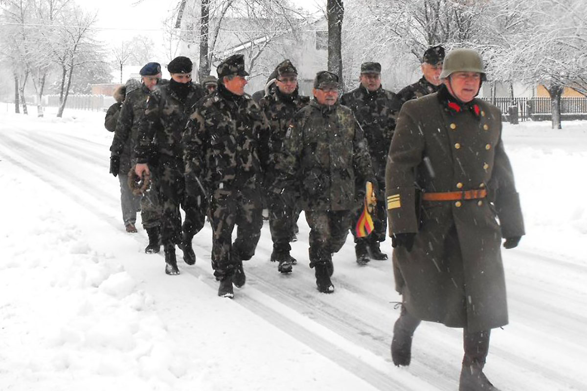 Menettel és koszorúzással idézik fel a doni hősök emlékét