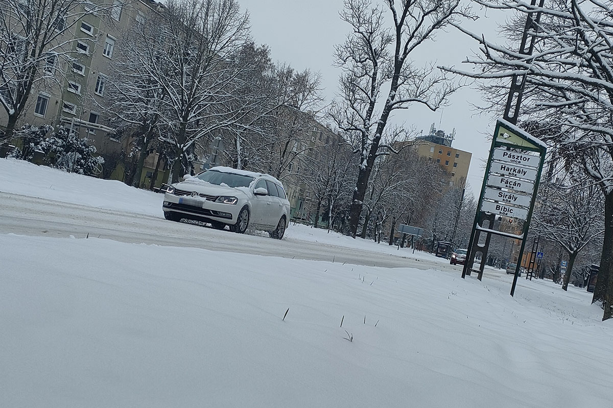 Nem kegyelmez a tél: további havazás várható Békésben is