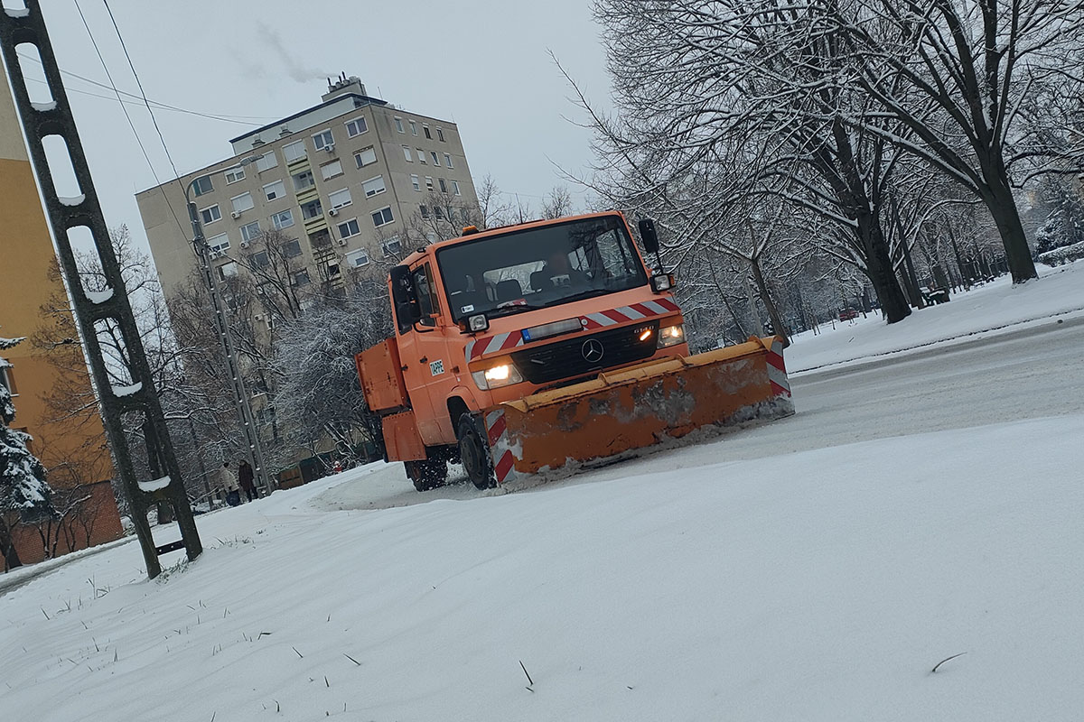 Operatív törzs: teljes kapacitással dolgoznak az állami szervek a rendkívüli havazás miatt