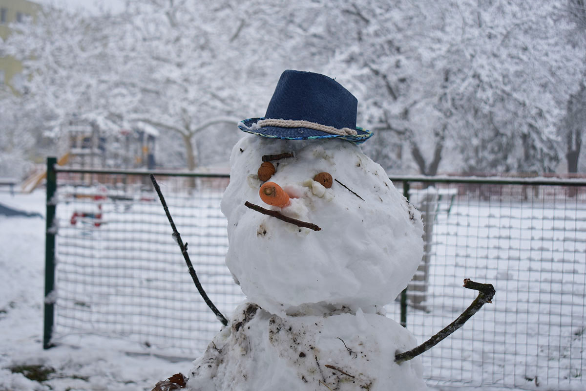 Végre csúszkálhatunk a Csaba Parkban! – Kinyit a szánkózó domb!