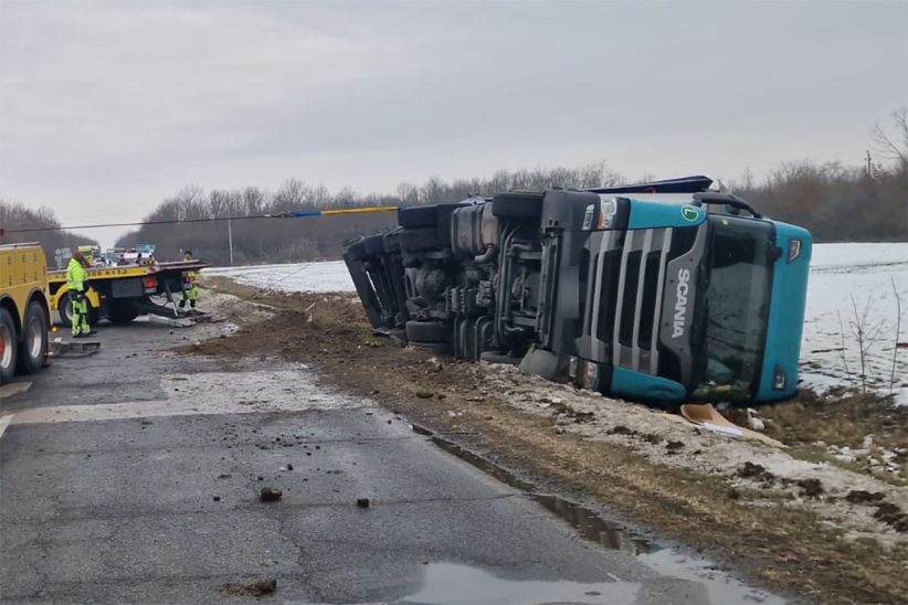 kamion baleset 44-es