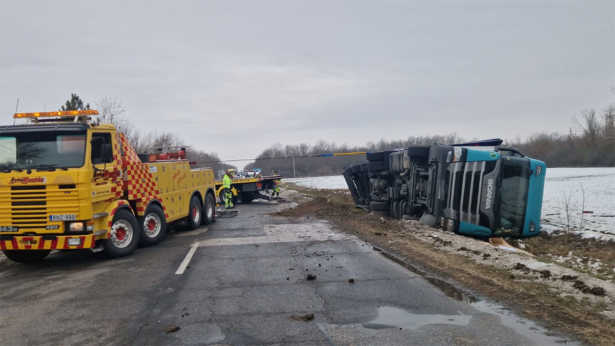 kamion baleset 44-es