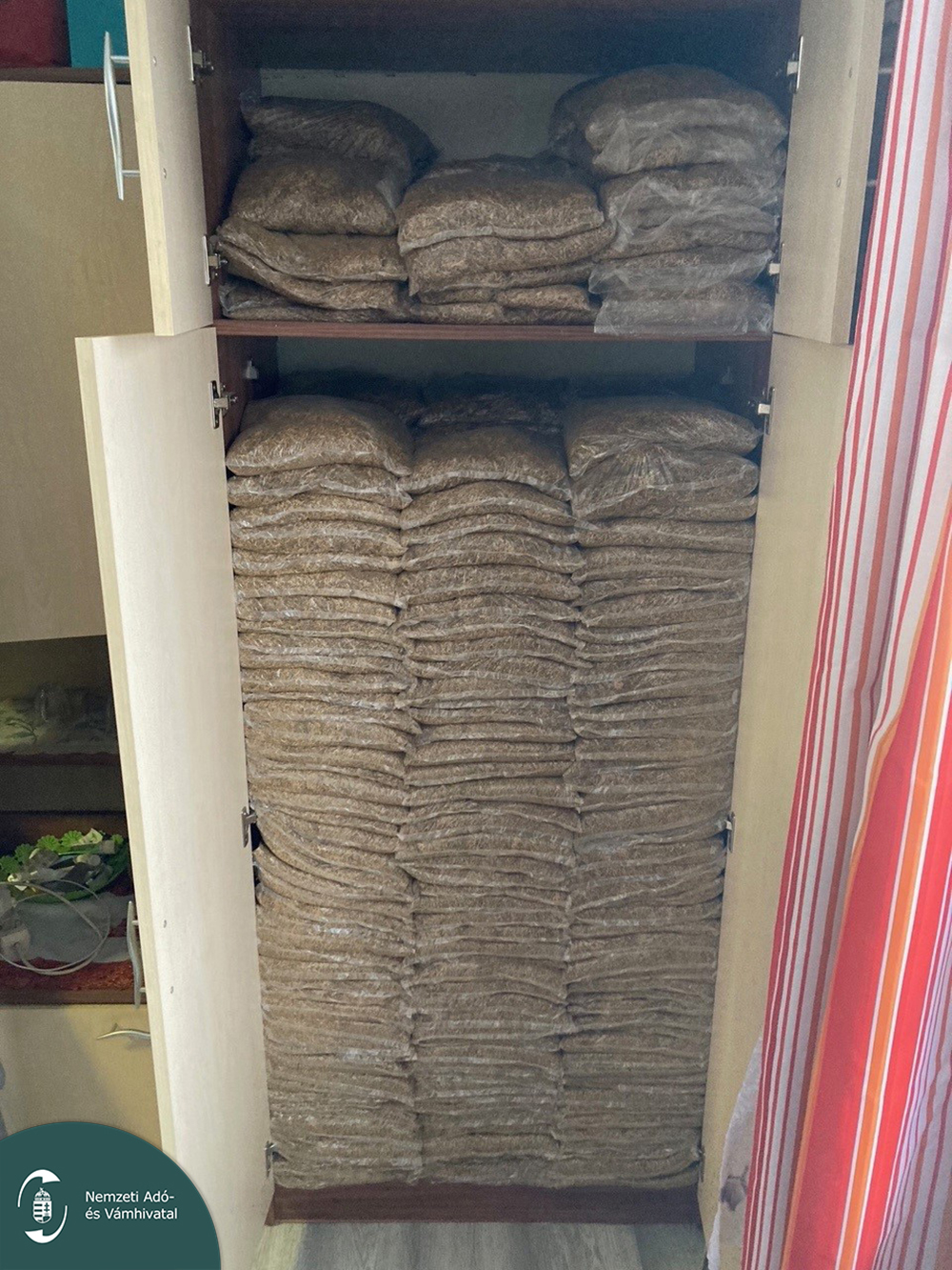 330 kilogramm illegális dohány