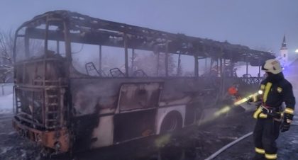 kiégett busz Dobozon