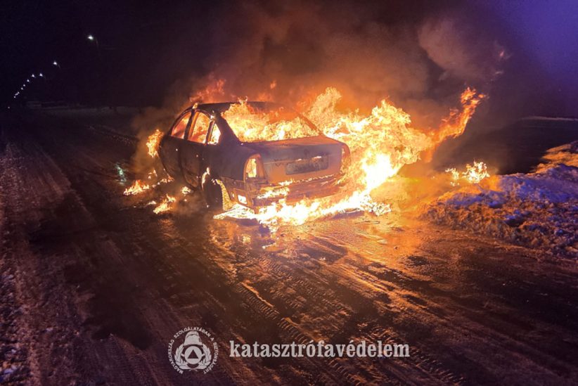 kigyulladt autó Mezőhegyesen