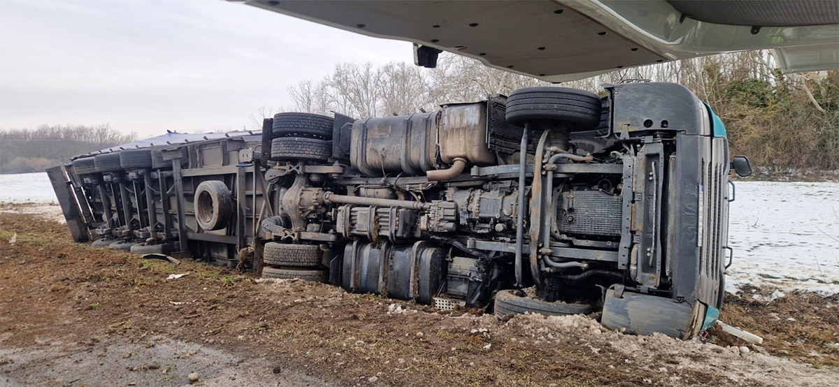 kamion baleset 44-es