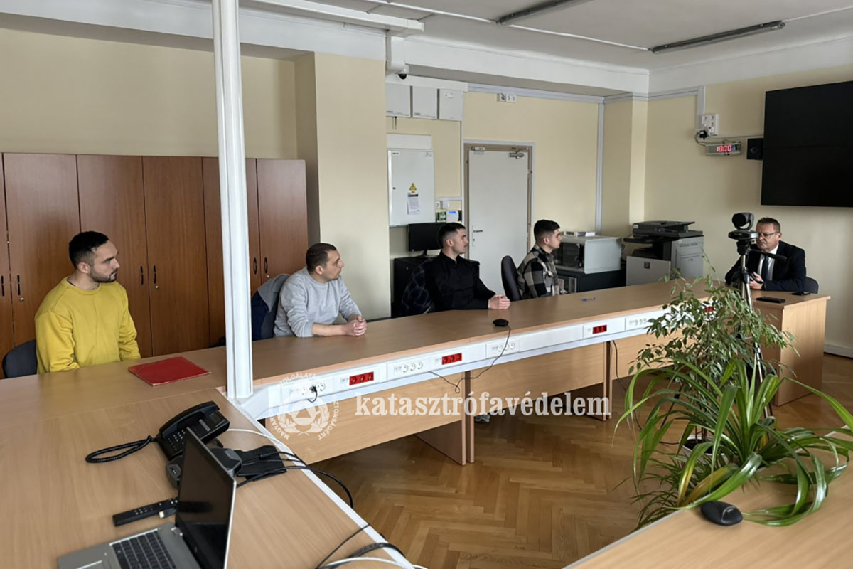 Négy új tűzoltó kezdi meg a tűzoltótanfolyami képzést