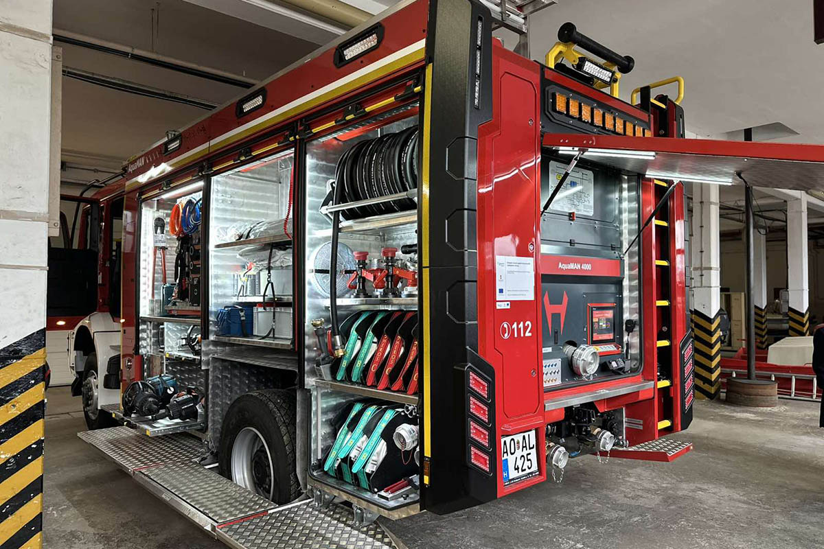 Új komplex tűzoltó gépjárműfecskendő erősíti a szeghalmi tűzoltók munkáját