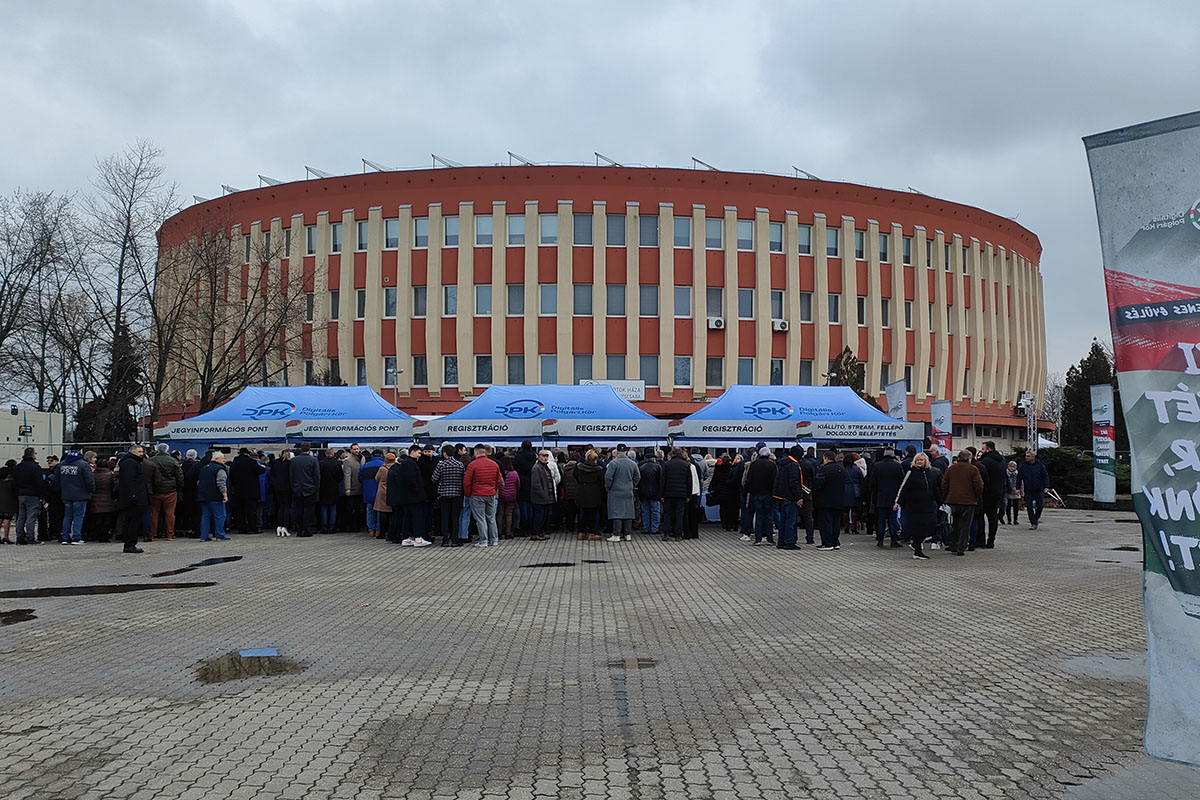 Orbán Viktor Békéscsabán: folytatódik a Digitális Polgári Körök országjárása