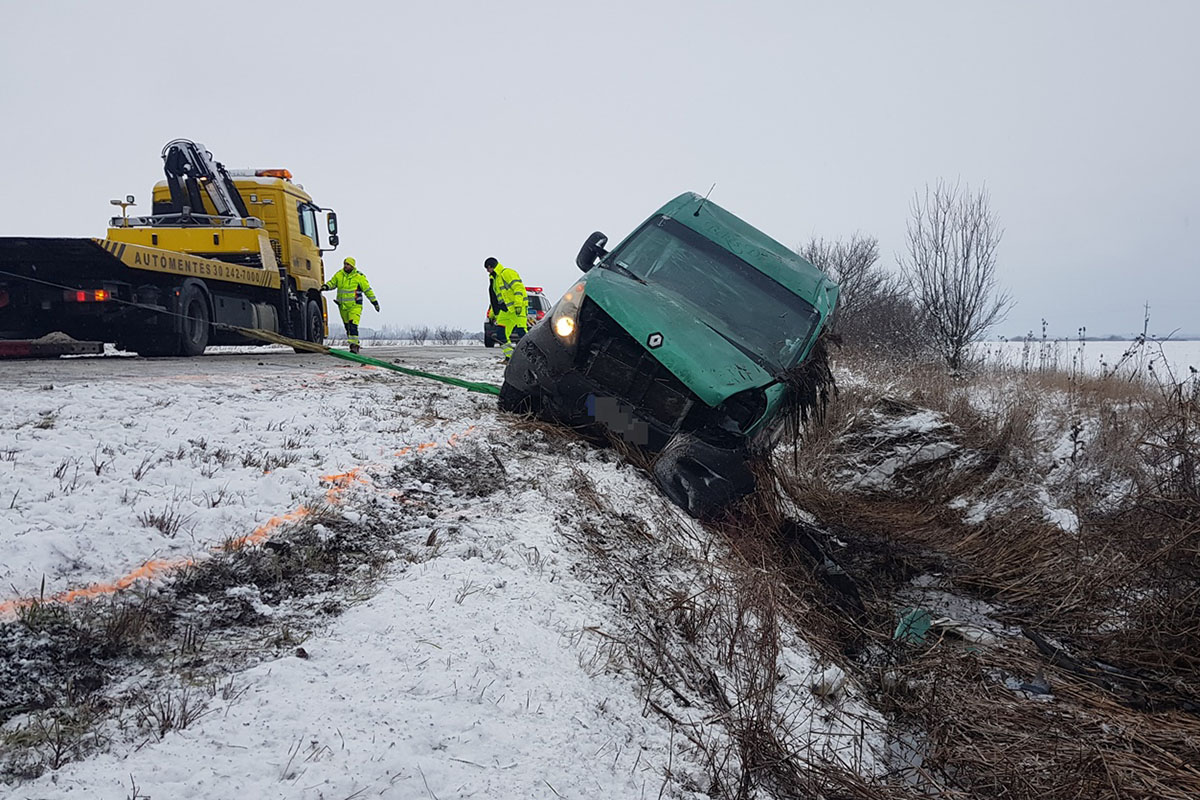 Sorozatos balesetek Békés vármegye útjain, lassabb haladást kér a rendőrség