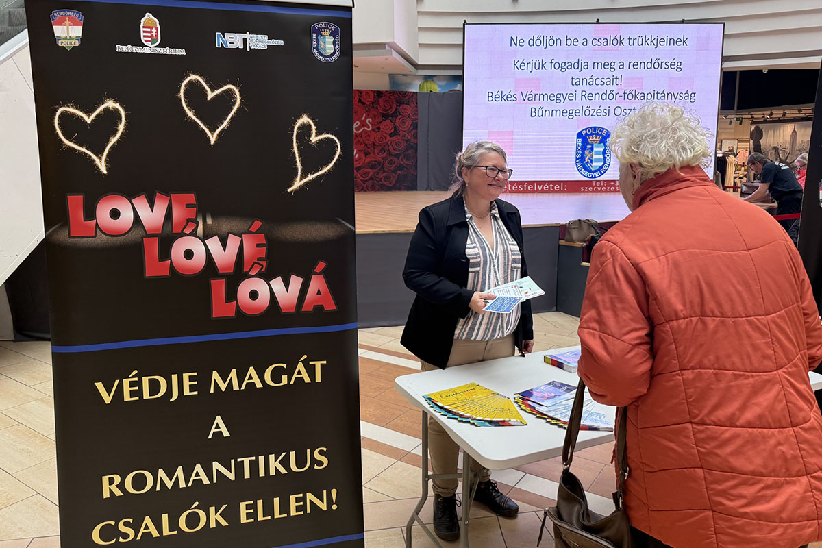 Biztonságos internet napja: a csalások megelőzésére figyelmeztettek Békéscsabán