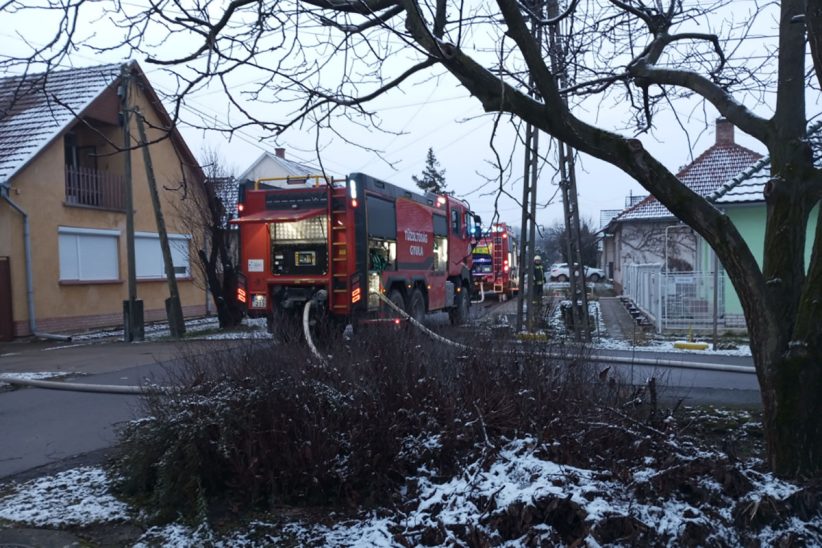 kigyulladt melléképület Gyulán