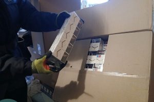 Hatalmas illegális dohány- és alkoholkészletre csapott le a NAV Hatalmas illegális dohány- és alkoholkészletre csapott le a NAV