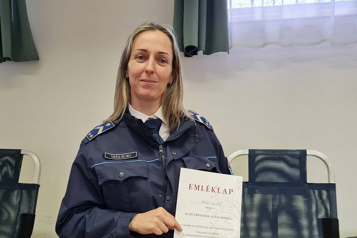 Véradásokkal segítenek a rászorulókon a Békés vármegyei rendőrök