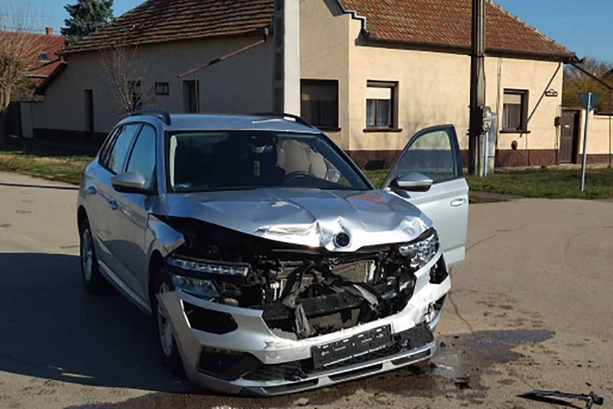 Két személygépkocsi ütközött Mezőkovácsházán