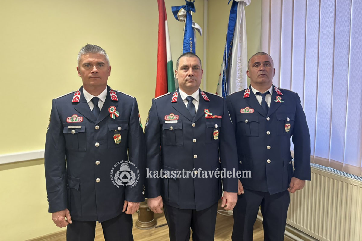 Elismeréseket kaptak a Békés vármegyei katasztrófavédelem dolgozói