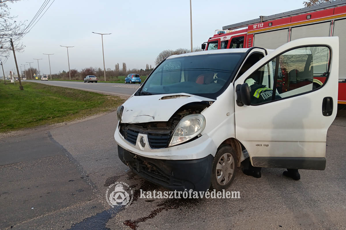 Két személygépkocsi ütközött össze az Orosházi úton