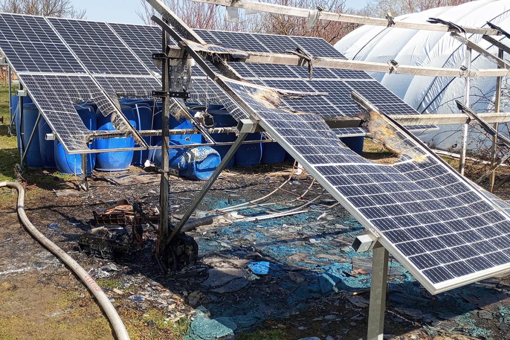 kigyulladt napelem Gyulán