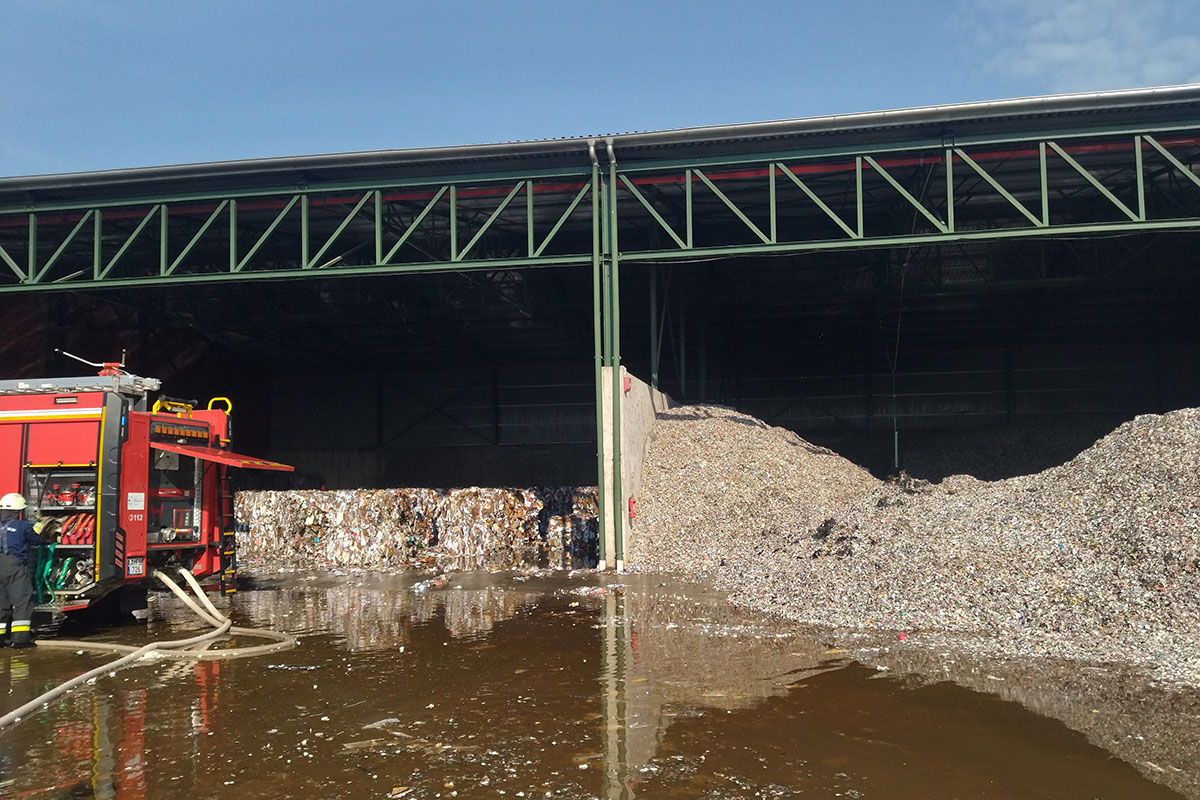 tűz ütött ki békéscsabai üzemben