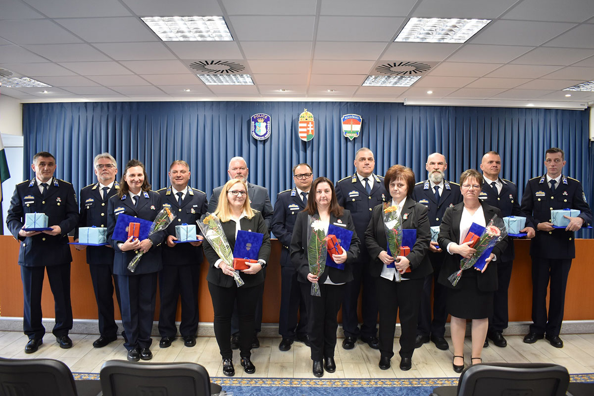 Elismeréseket kaptak a Békés vármegyei rendőrök március 15. alkalmából