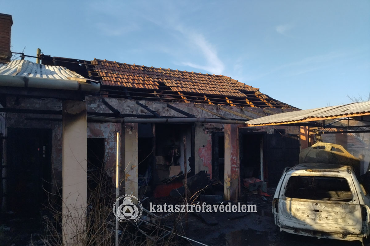 Kigyulladt egy autókozmetikai műhely Békéscsabán, gázpalackok robbantak a lángokban