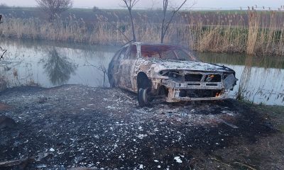 Lángokban állt egy autó Csabacsűd határában