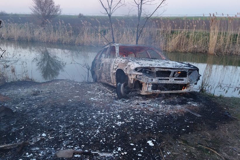 Lángokban állt egy autó Csabacsűd határában