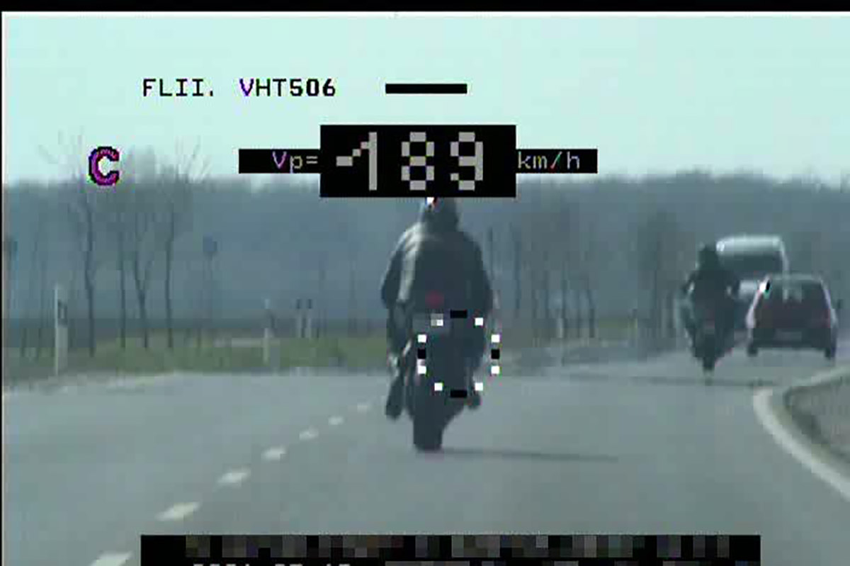 312 ezer forintos bírságot kapott a száguldozó motoros