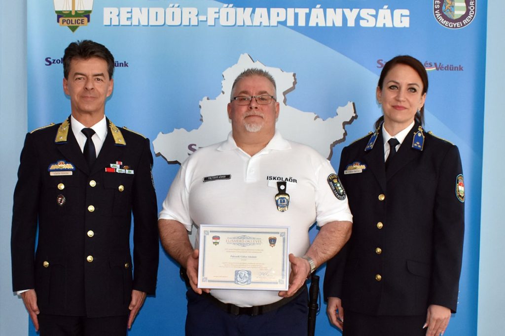 iskolaőr kitüntetés