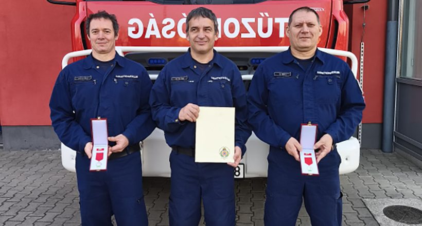 Szolgálati elismerések Szarvason: díjazták a tűzoltókat