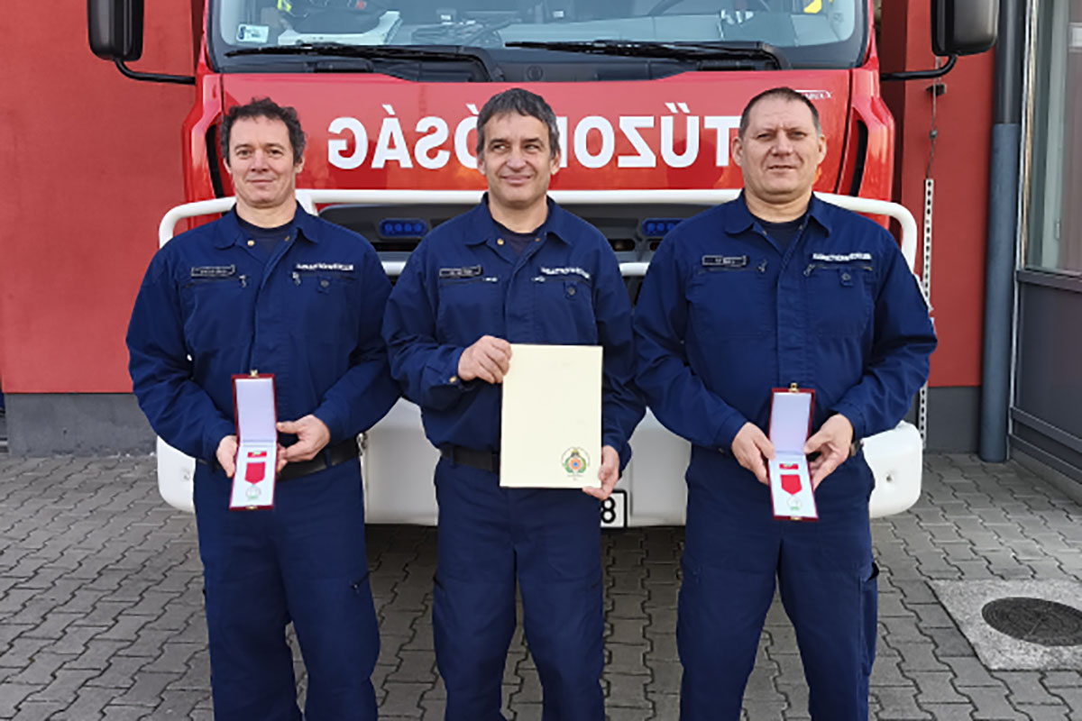 Szolgálati elismerések Szarvason: díjazták a tűzoltókat