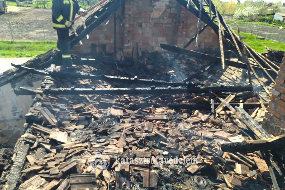 leégett ház Köröstarcsán