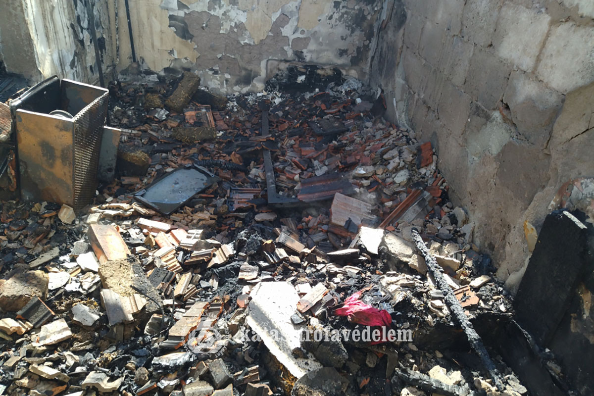 leégett ház Köröstarcsán