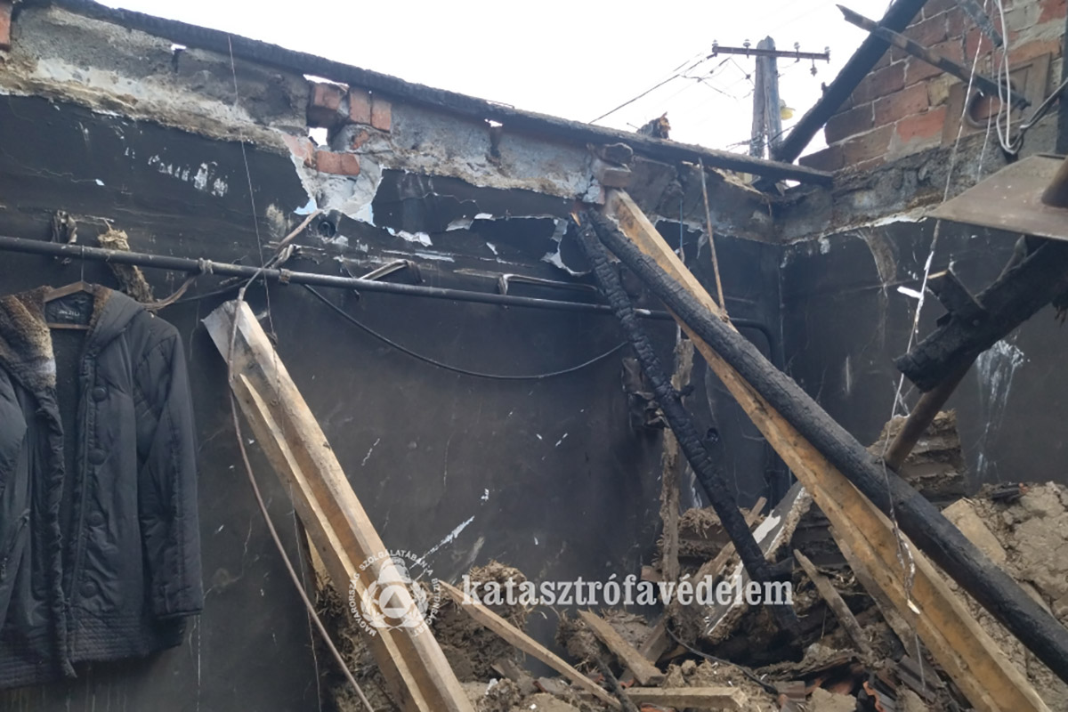 leégett ház Köröstarcsán
