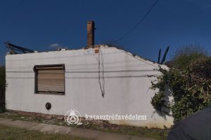 leégett ház Köröstarcsán